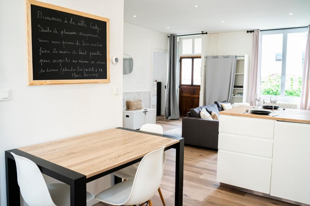 Kuchyňa alebo kuchynka v ubytovaní VILLA GABY - Rare 6 Personnes - Localisation Idéale