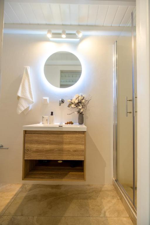 Łazienka w obiekcie MYKONOS HOUSE Aurora , Mykonos Town