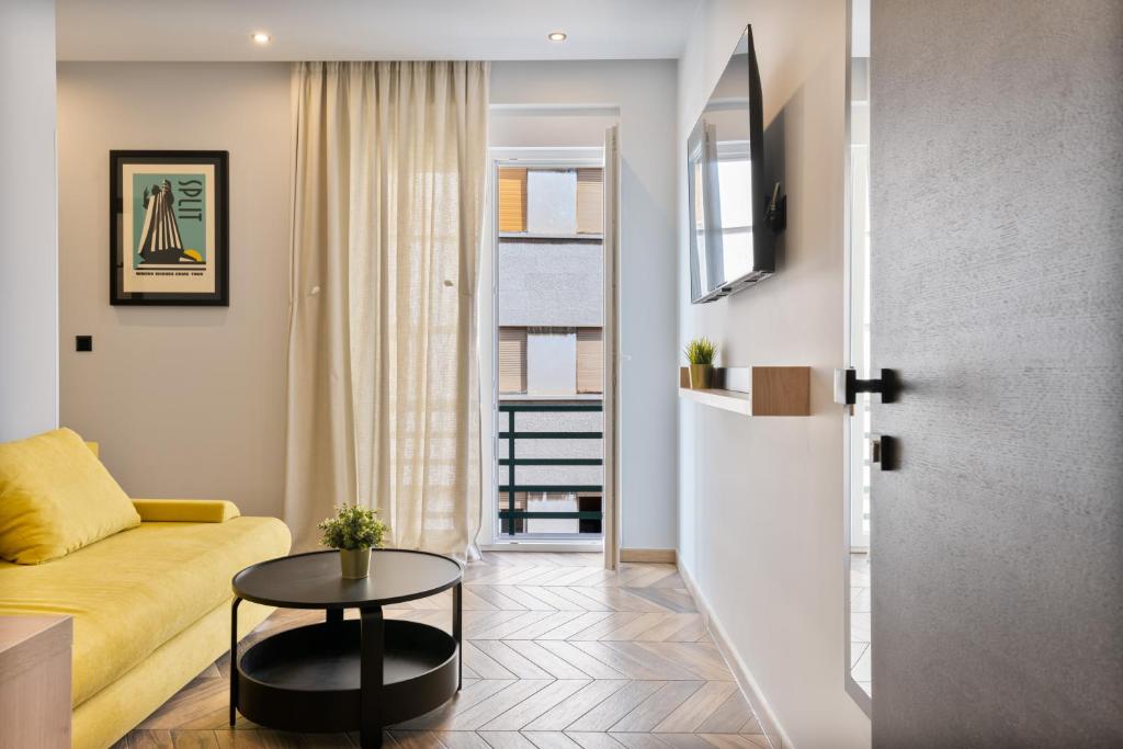 West Coast Deluxe Rooms - 18