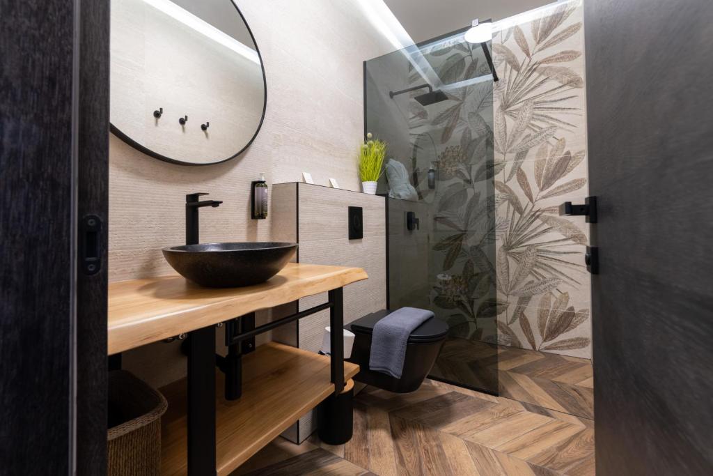 West Coast Deluxe Rooms - 4