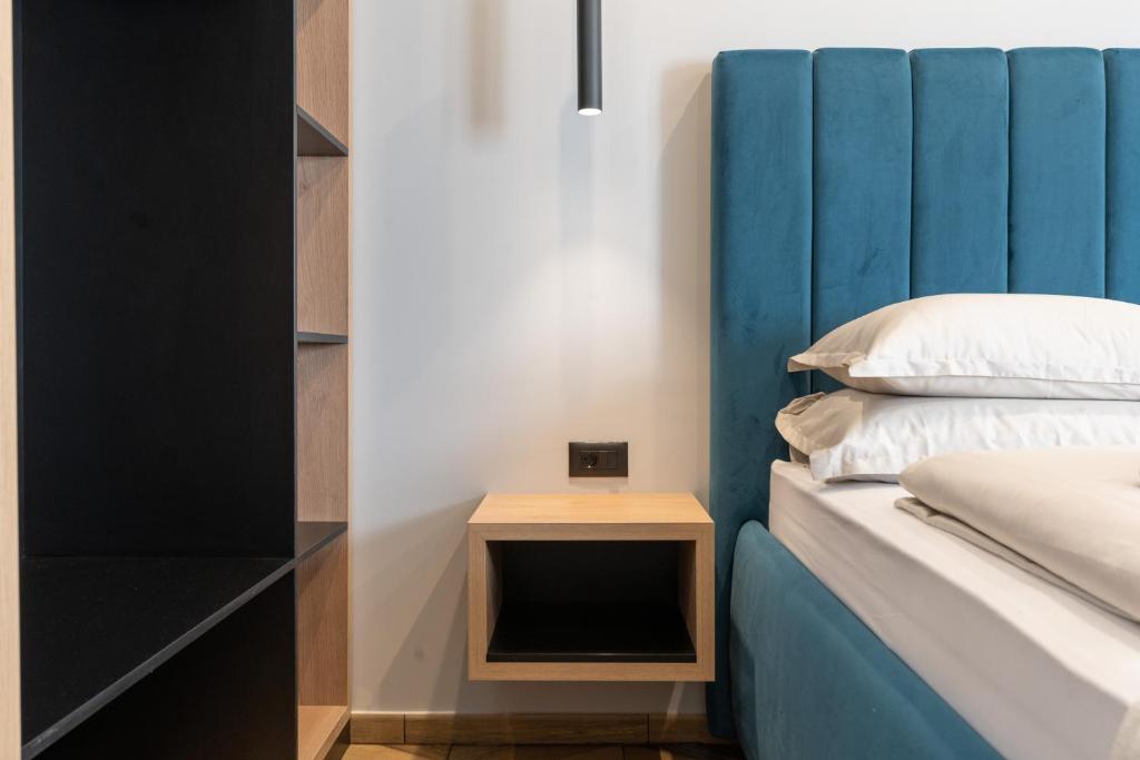 West Coast Deluxe Rooms - 13