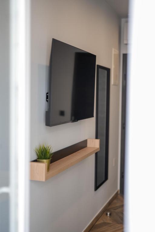 West Coast Deluxe Rooms - 15