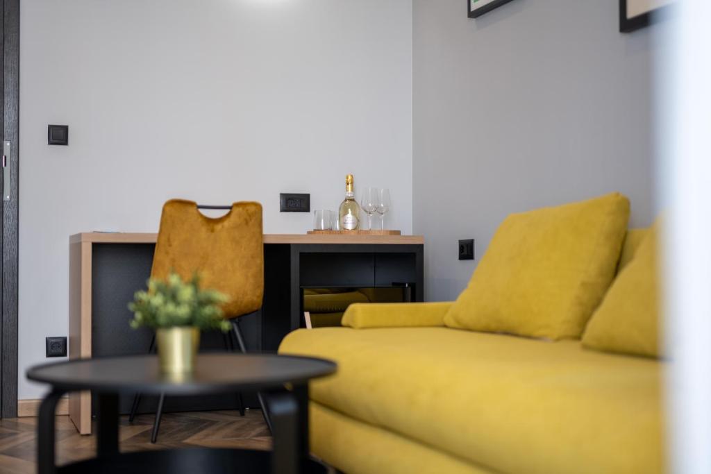 West Coast Deluxe Rooms - 17