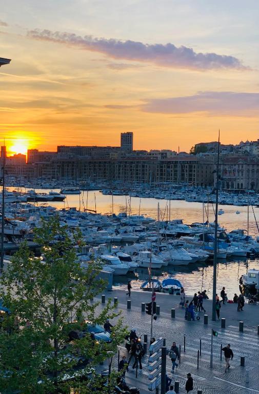 Photo de la galerie de l'établissement Magnifique 105m2 au Coeur du Vieux-Port, à Marseille
