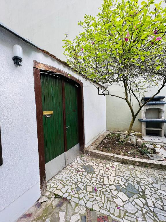 Фотография из галереи Downtown secret apartment в Загребе