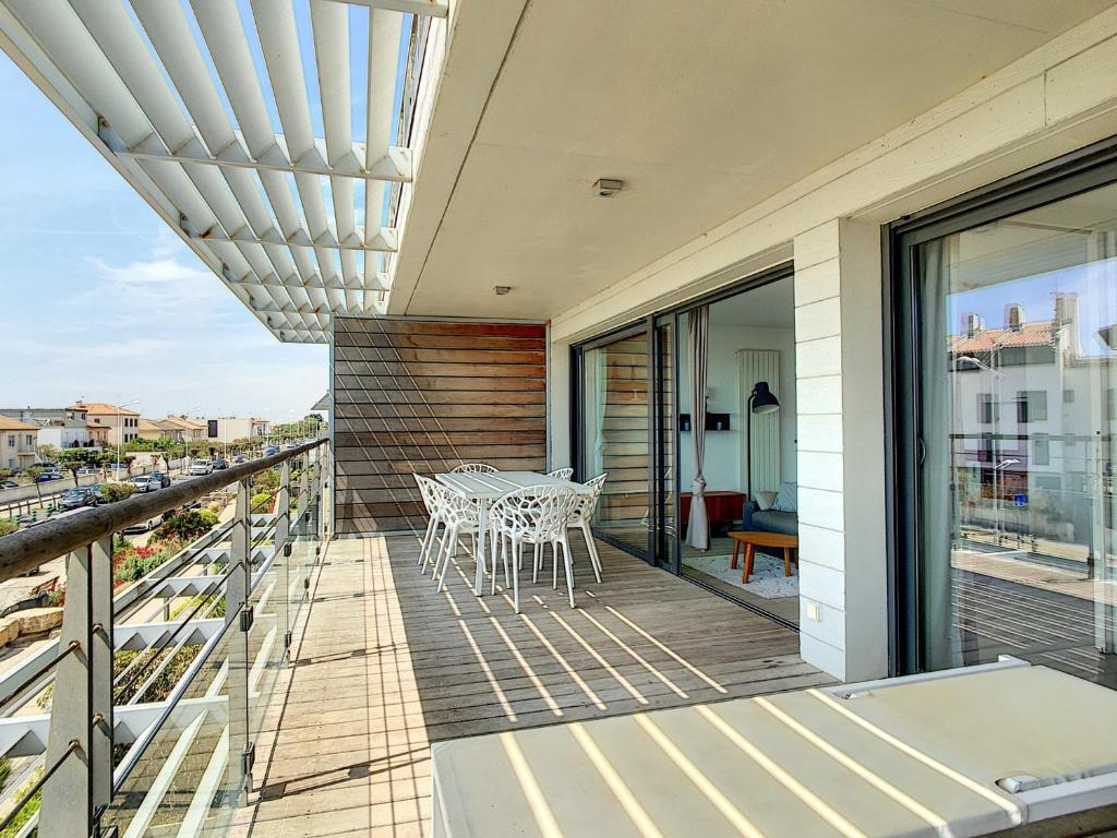 Photo de la galerie de l'établissement Appartement F2 pour 4 à Carnon - Terrasse, Garage, Proche Plage - FR-1-715-60, à Mauguio