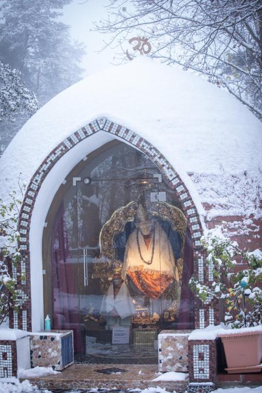Hindu Monastery - Shree Peetha Nilaya Ashram v zimě