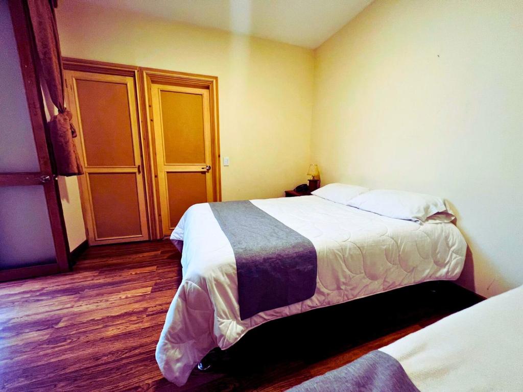 Hotel Boutique La Merced - Deluxe Double Room (2 Adults + 1 Child)