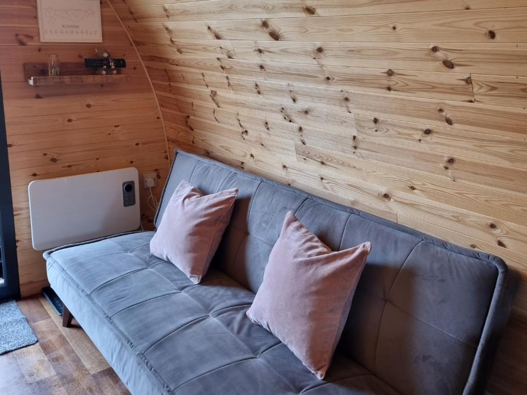 Posezení v ubytování Lochview Pods