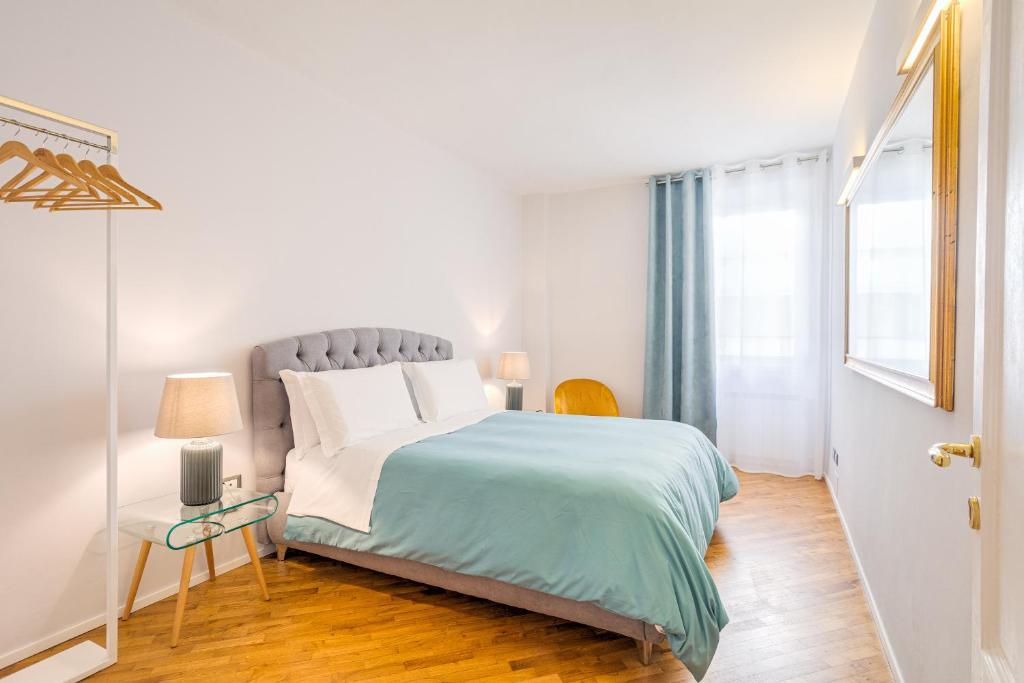 A bed or beds in a room at Condotta 16 Apartments