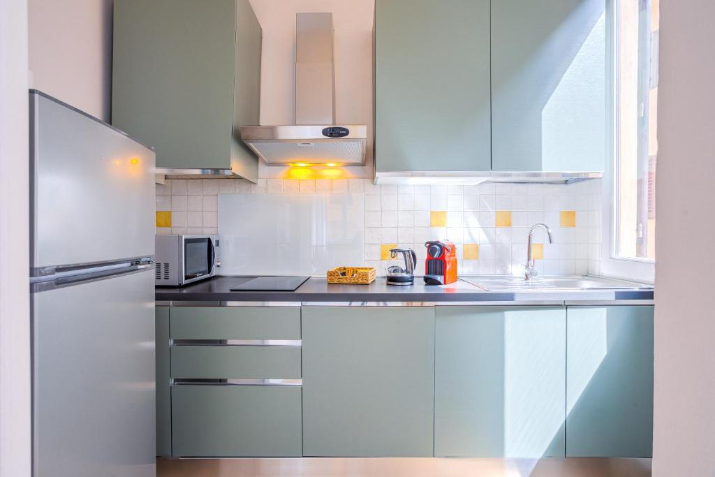 A kitchen or kitchenette at Condotta 16 Apartments