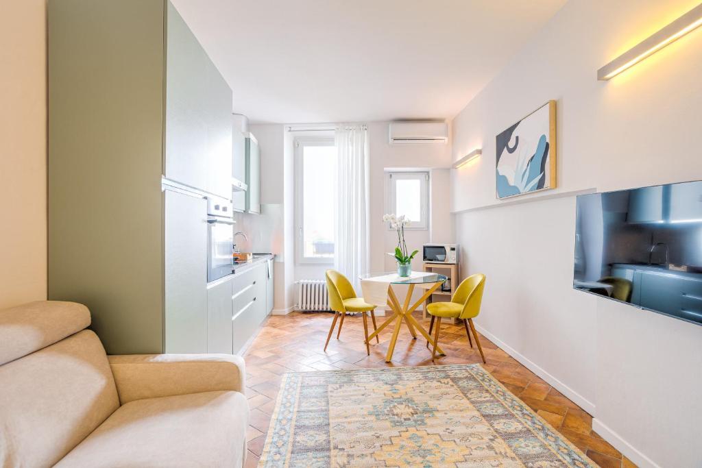 A television and/or entertainment centre at Condotta 16 Apartments