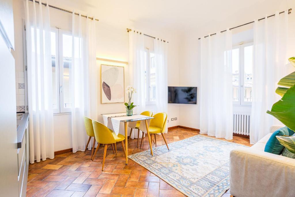 A television and/or entertainment centre at Condotta 16 Apartments