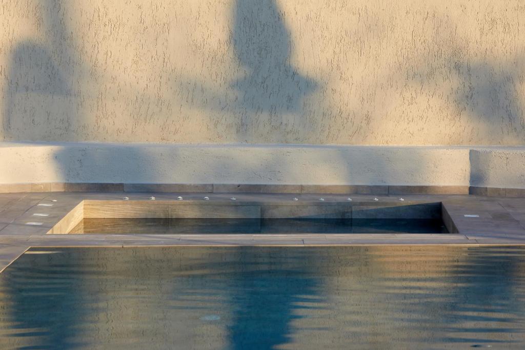 A piscina em ou perto de Mayu Suites