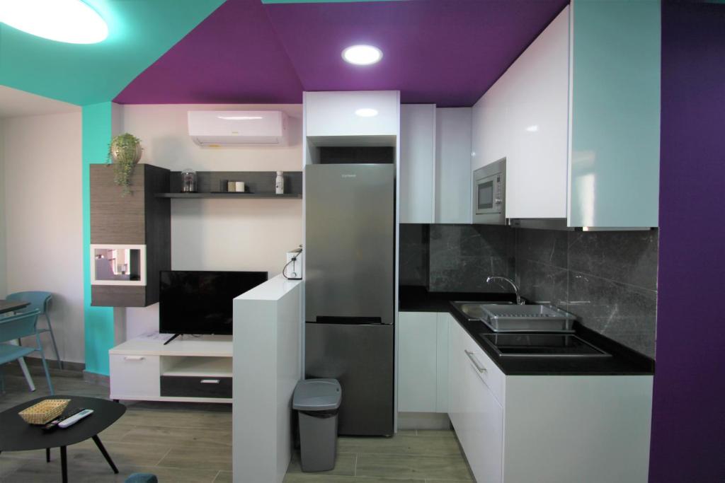 Una cocina o zona de cocina en CASATURIS NEWON APARTAMENTOS en EL CAMPELLO