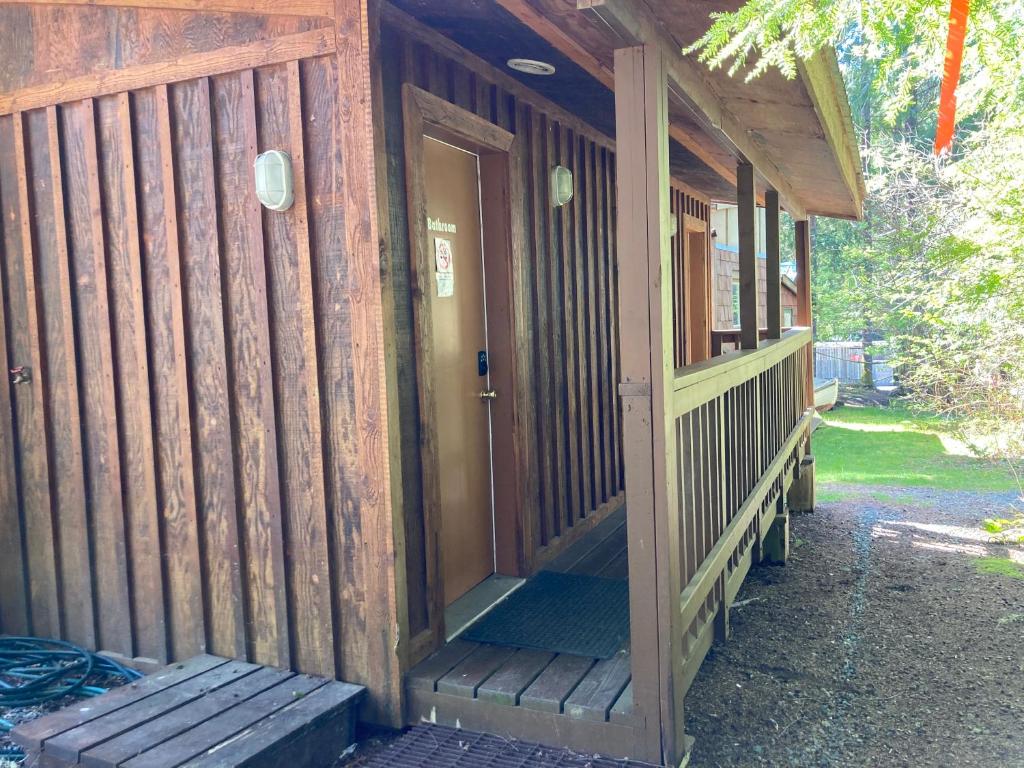 Imagen de la galería de The Hiker Huts, en Port Renfrew