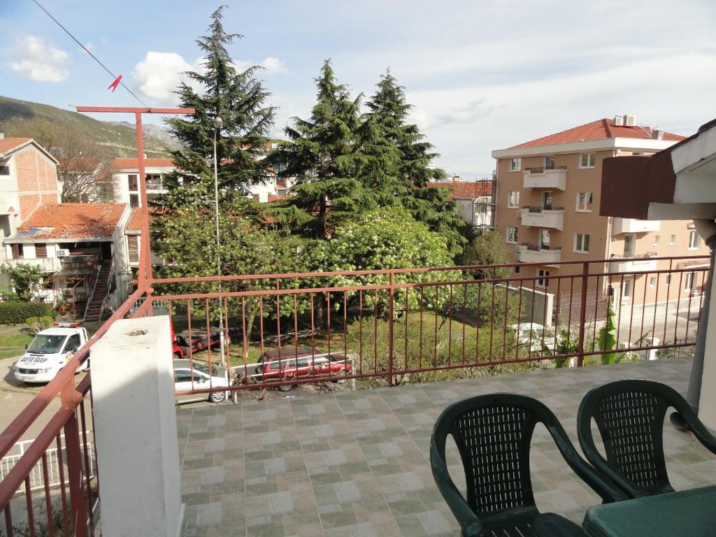 Un balcón o terraza de Apartments Pribilovic