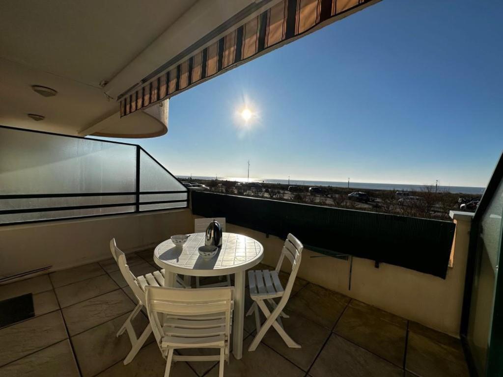 Balkón alebo terasa v ubytovaní "Appartement face à l'océan avec terrasse - 5 pers, proche plage et activités, Notre-Dame-de-Monts" - FR-1-540-202
