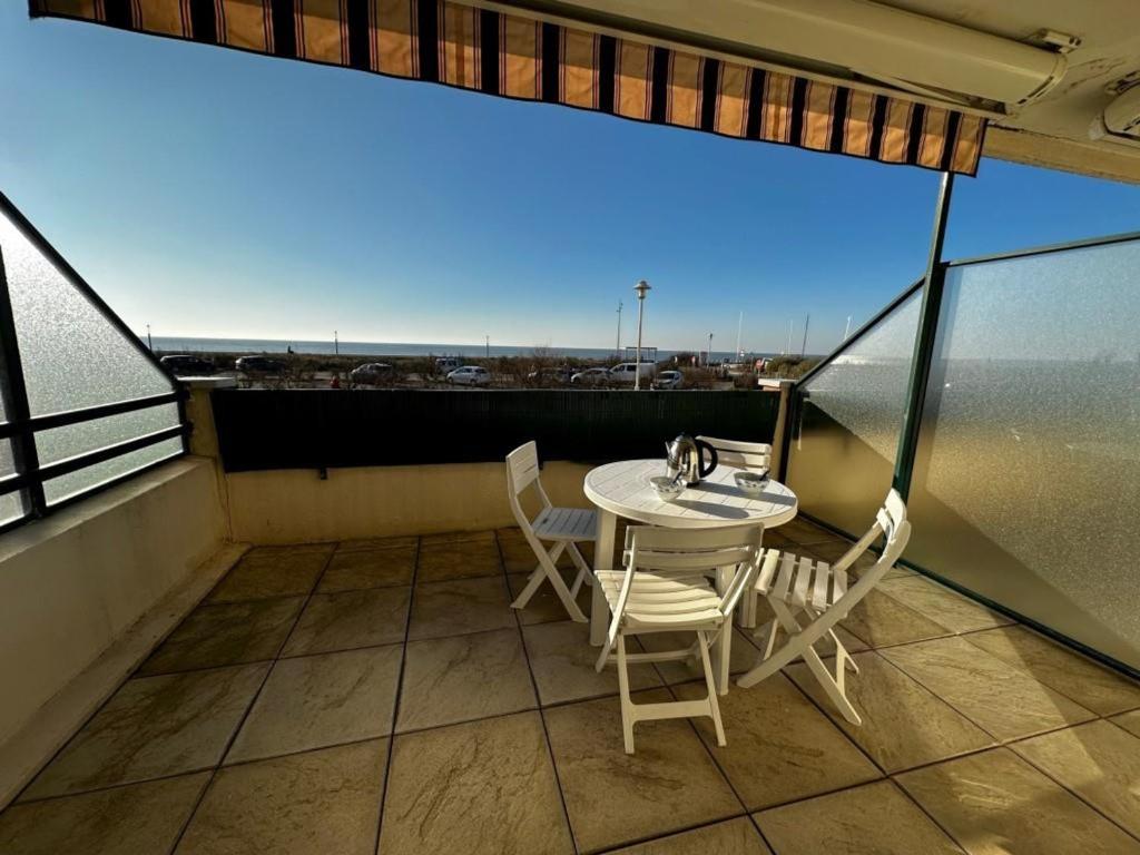 Balkón alebo terasa v ubytovaní "Appartement face à l'océan avec terrasse - 5 pers, proche plage et activités, Notre-Dame-de-Monts" - FR-1-540-202