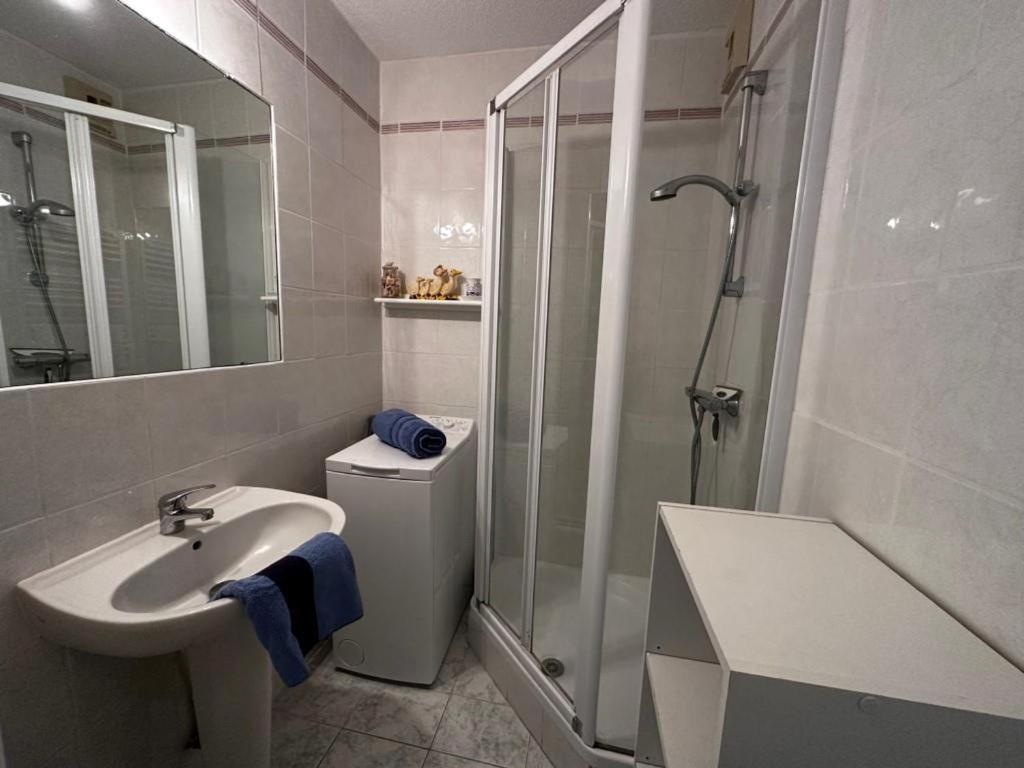 Kúpeľňa v ubytovaní "Appartement face à l'océan avec terrasse - 5 pers, proche plage et activités, Notre-Dame-de-Monts" - FR-1-540-202