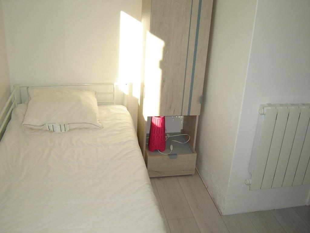 Posteľ alebo postele v izbe v ubytovaní Maison rénovée proche plage à Notre-Dame-de-Monts - 6 pers, wifi, vélos, jardin, animaux OK - FR-1-540-227