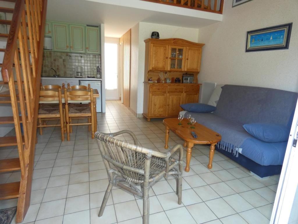 Kuchyňa alebo kuchynka v ubytovaní Maison 5 pers avec cour, près de la plage et commerces, animaux acceptés - FR-1-540-222
