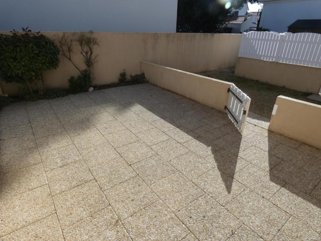 Balkón alebo terasa v ubytovaní Maison 5 pers avec cour, près de la plage et commerces, animaux acceptés - FR-1-540-222