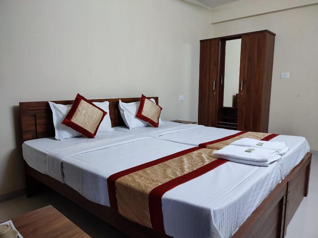 Postel nebo postele na pokoji v ubytování PREMIER INN LODGE