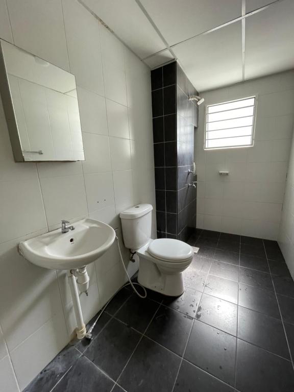 Bilik mandi di Homestay Putrajaya