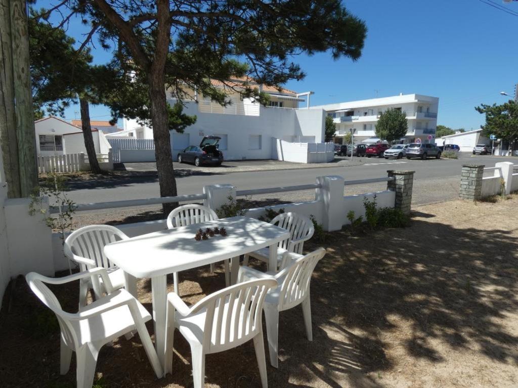 Fotografia z galérie ubytovania Appartement cosy à 100m de la plage – 5 pers, Équipé, 33m², Parking, Notre-Dame-de-Monts - FR-1-540-239 v destinácii Notre-Dame-de-Monts