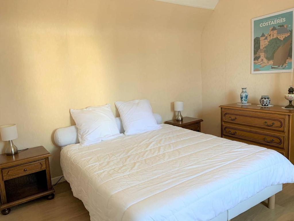 Posteľ alebo postele v izbe v ubytovaní Maison bretonne avec jardin, 2 chambres, centre de Perros-Guirec, proche plages et commerces - FR-1-368-385