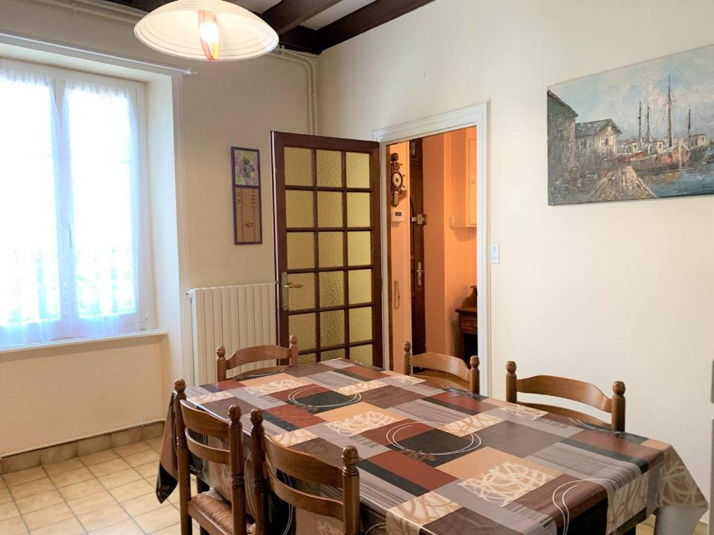 Fotografia z galérie ubytovania Maison bretonne avec jardin, 2 chambres, centre de Perros-Guirec, proche plages et commerces - FR-1-368-385 v destinácii Perros-Guirec