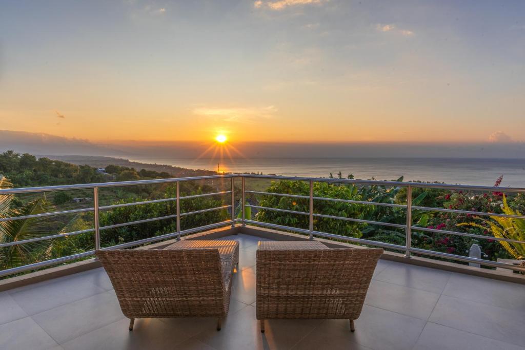 Villa Puri Soka -Apt 1 With Stunning 180° Sea View