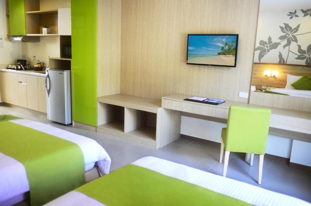 Postel nebo postele na pokoji v ubytování Azalea Hotels & Residences Boracay
