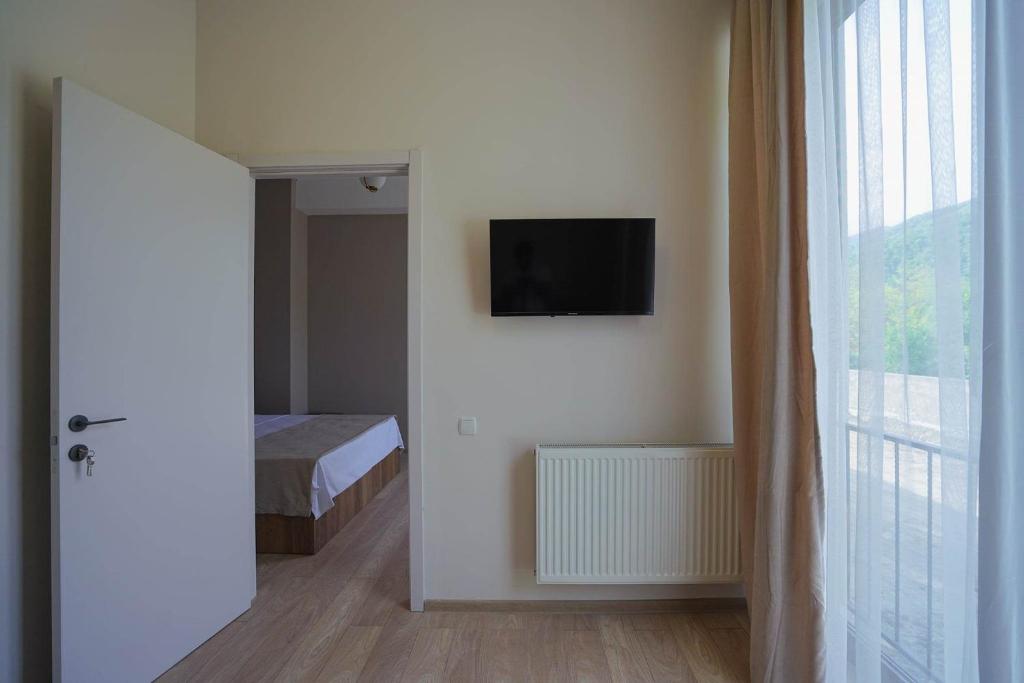 TV a/nebo společenská místnost v ubytování Tilia Kvareli Resort