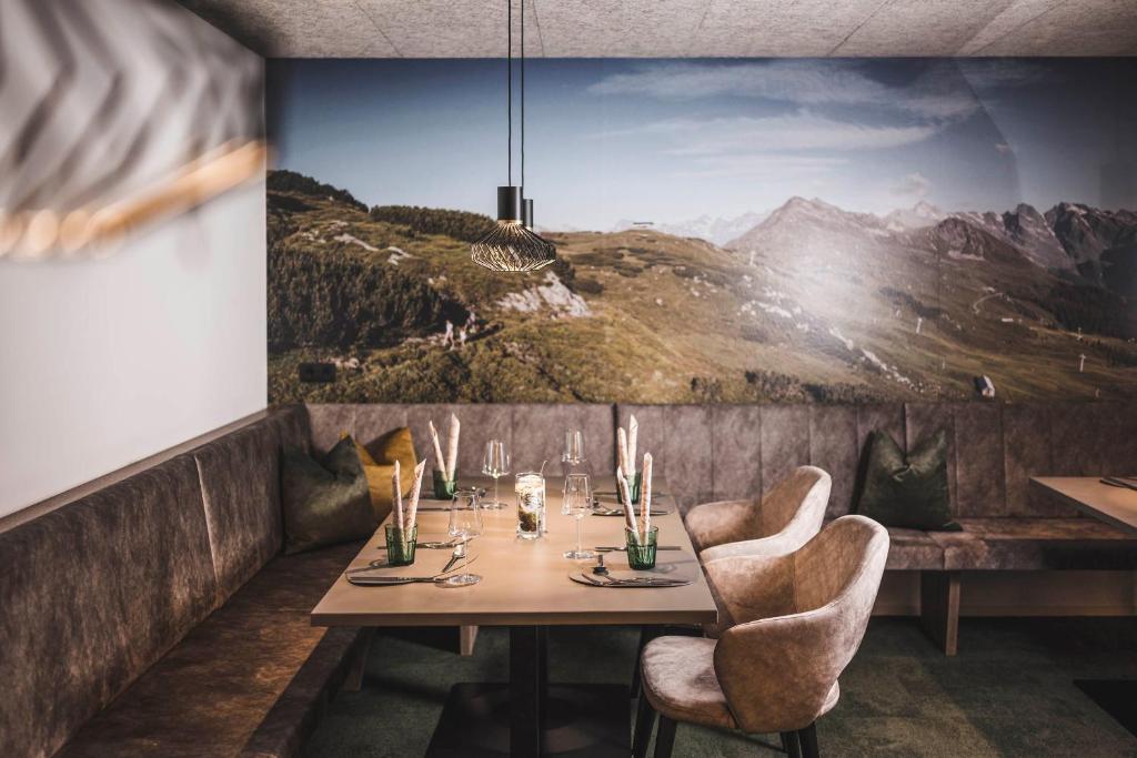 Nespecifikovaný výhled na hory nebo výhled na hory při pohledu z hotelu