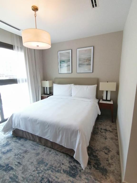 Postel nebo postele na pokoji v ubytování Three Bedroom Apartment at Address Residence Fujairah