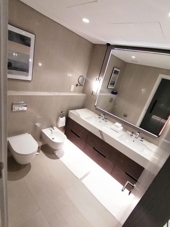 Koupelna v ubytování Three Bedroom Apartment at Address Residence Fujairah