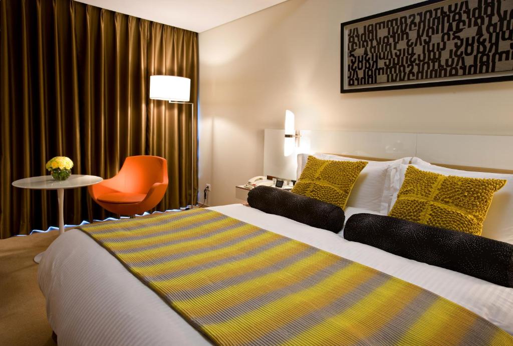Postel nebo postele na pokoji v ubytování Ramada Plaza by Wyndham Suwon