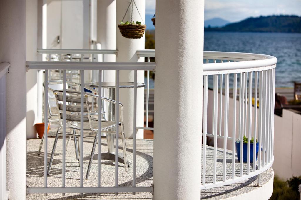 Balkón nebo terasa v ubytování Lakeside Taupo Motel
