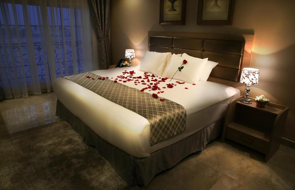 Postel nebo postele na pokoji v ubytování Adams Hotel