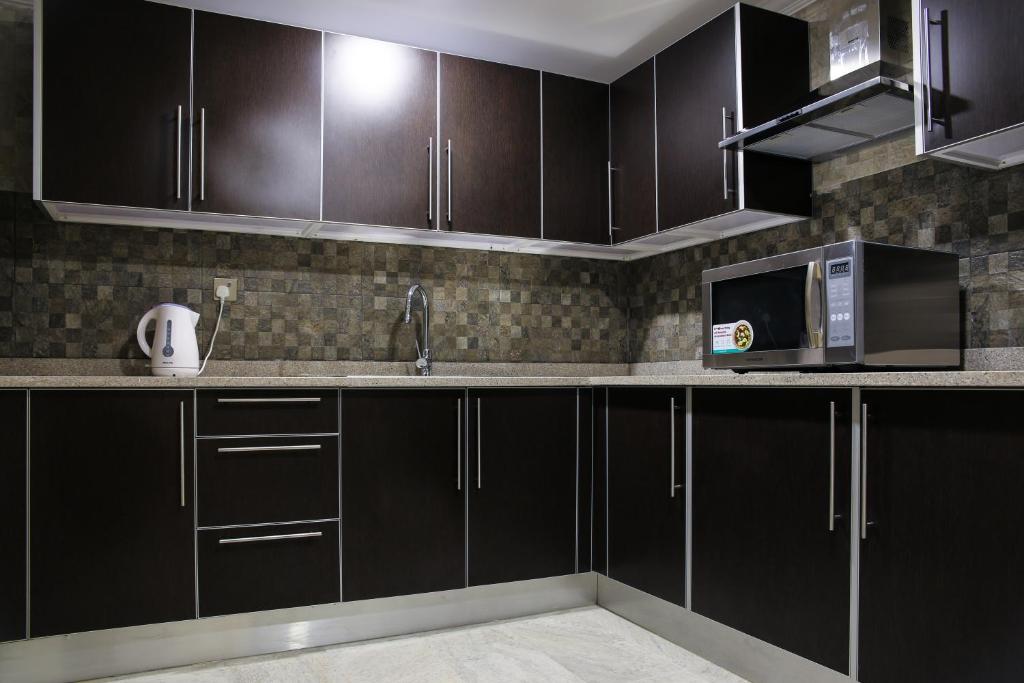 Kuchyň nebo kuchyňský kout v ubytování Adams Hotel
