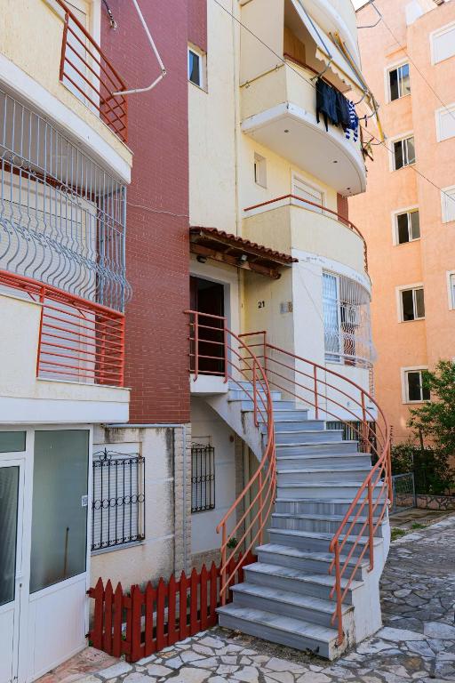 Urban GatAway Apartment - Image 9