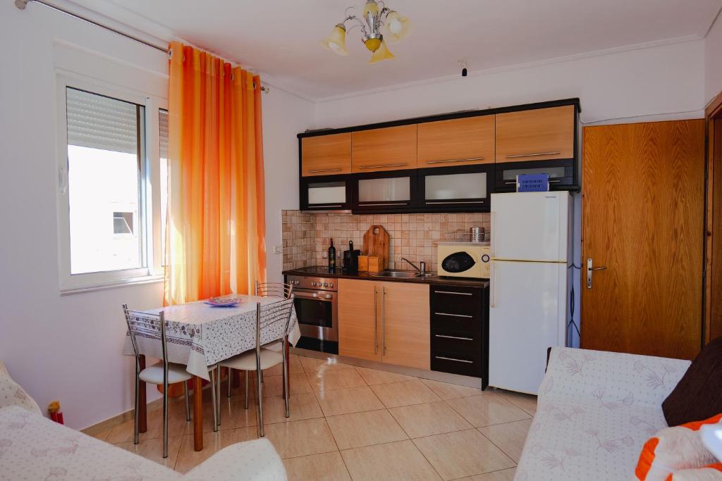 Urban GatAway Apartment - Image 4