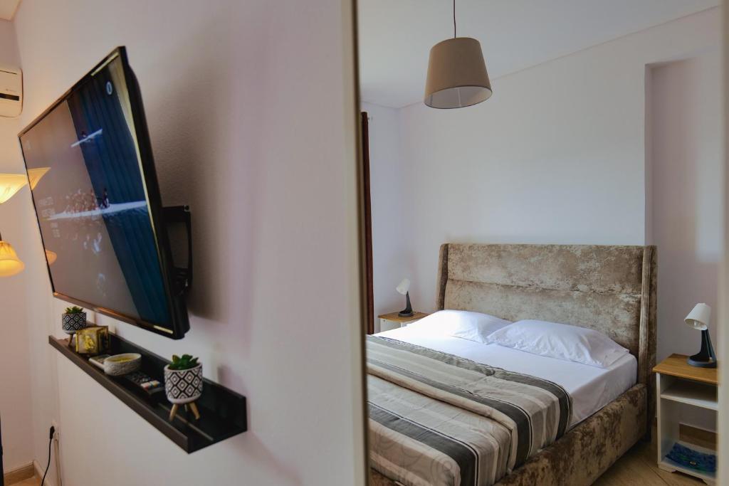 Urban GatAway Apartment - Image 5