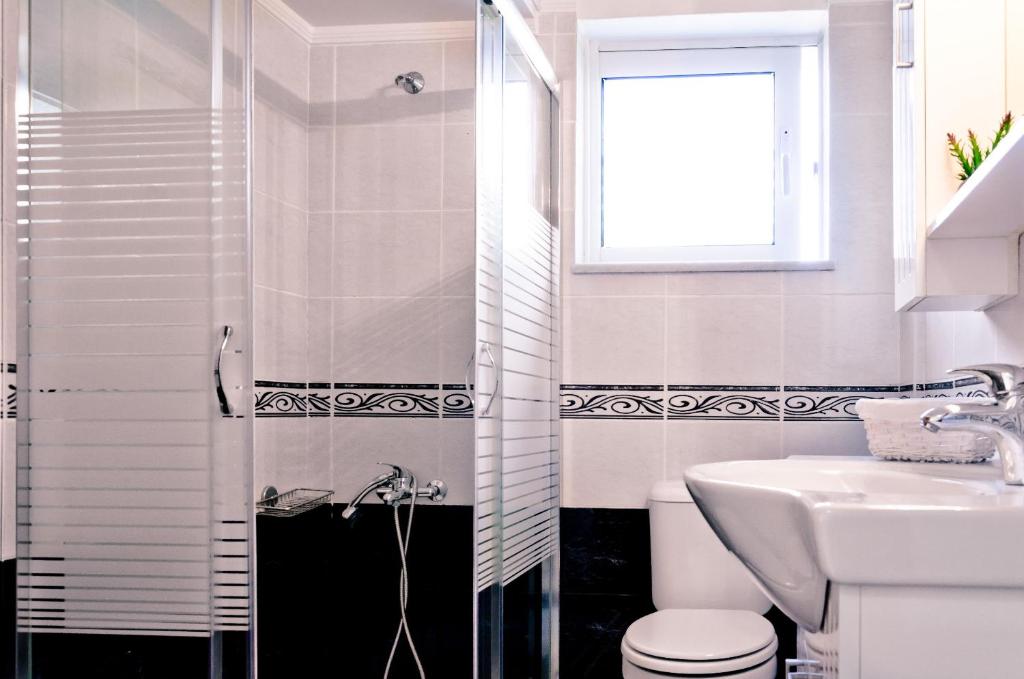 Barbaras Apartments - 16