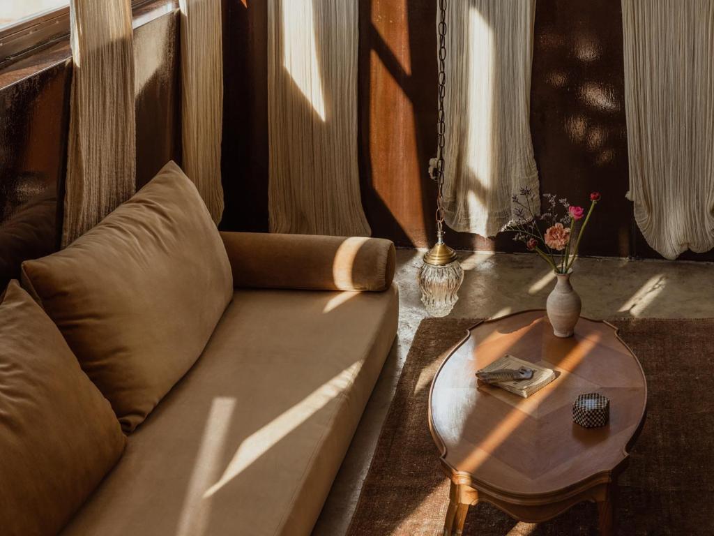 Mona Athens - Resim 29