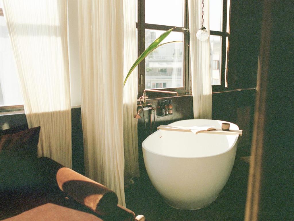 Mona Athens - Resim 38