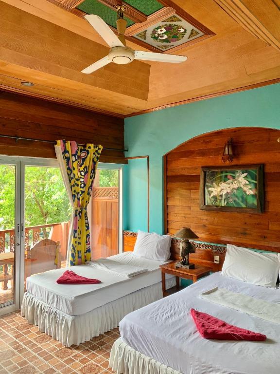 Postel nebo postele na pokoji v ubytování Koh Tao Tropicana Resort