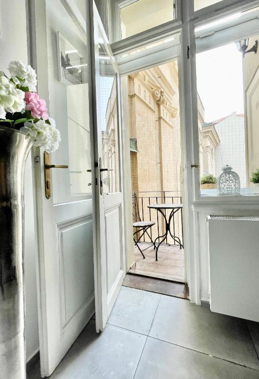 The Old Town Square & Parizska Apartments - 11